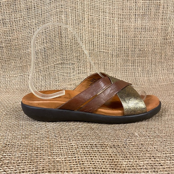 Gentle Souls Sandals Wedge Slip on Brown Gold Size 6M - Picture 7 of 11